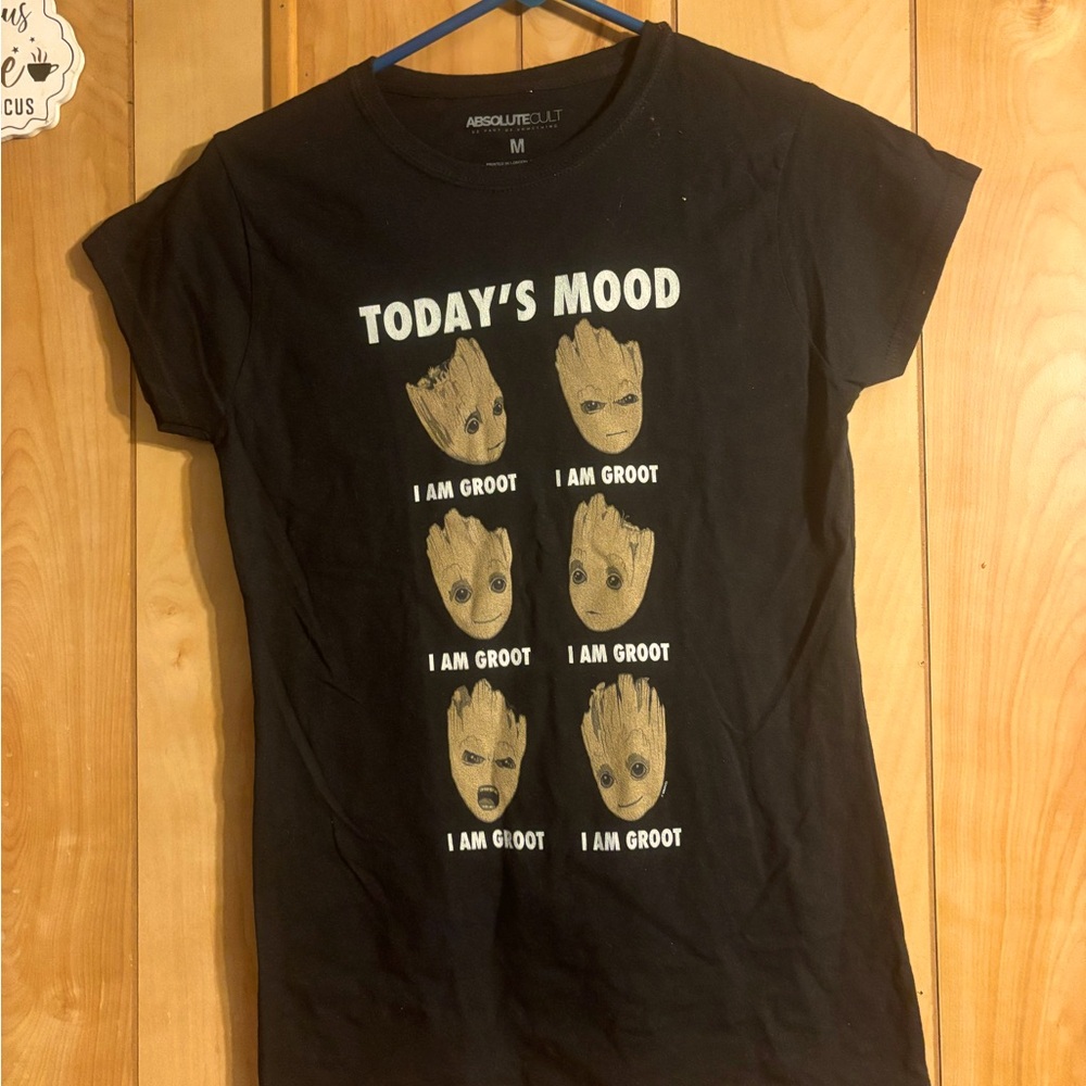 NWT groot shirt. size medium